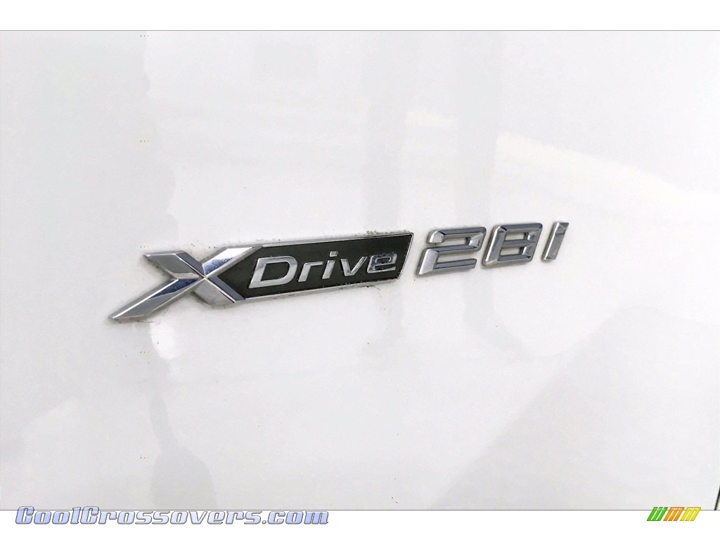 2017 X1 xDrive28i - Alpine White / Black photo #31