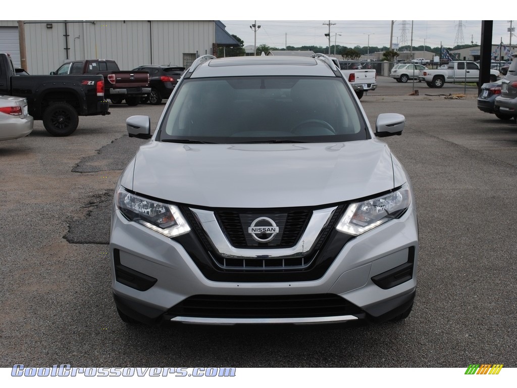 2017 Rogue SV AWD - Brilliant Silver / Charcoal photo #8