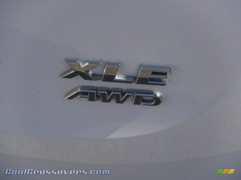 2014 RAV4 XLE AWD - Super White / Black photo #15