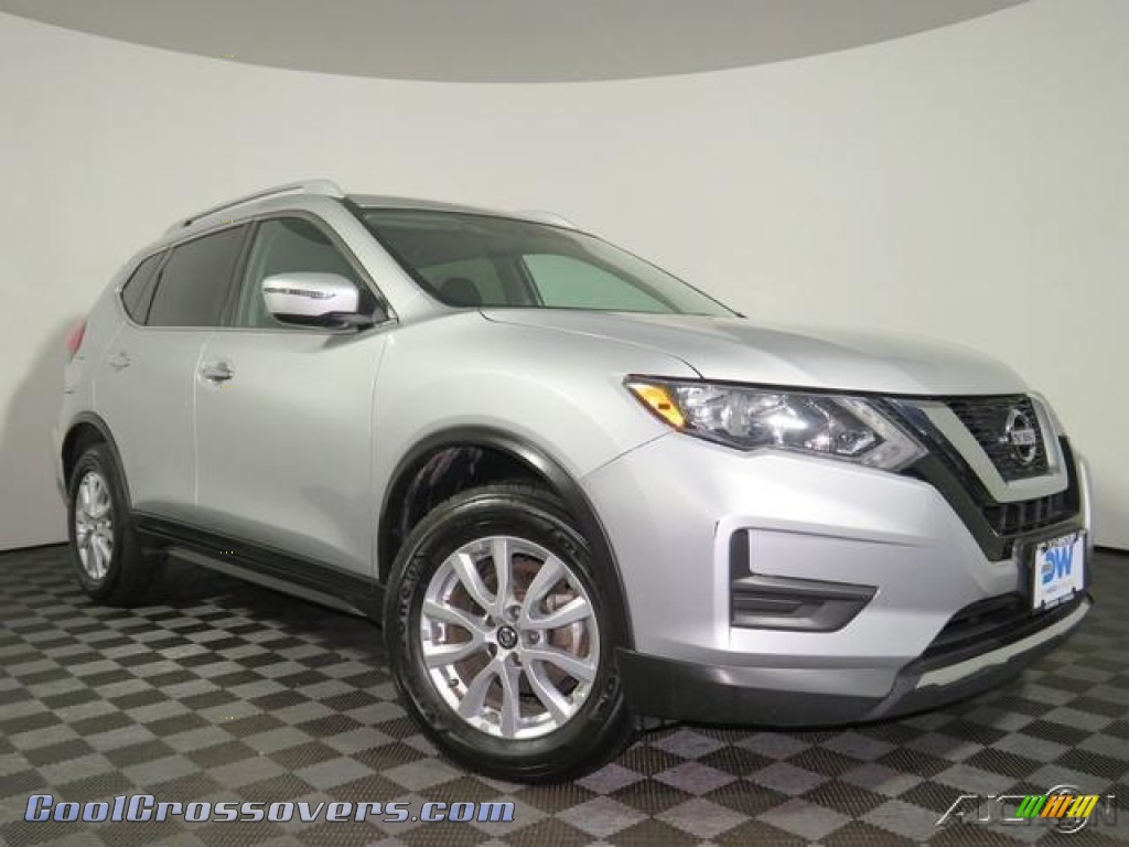 2017 Rogue SV AWD - Brilliant Silver / Charcoal photo #1