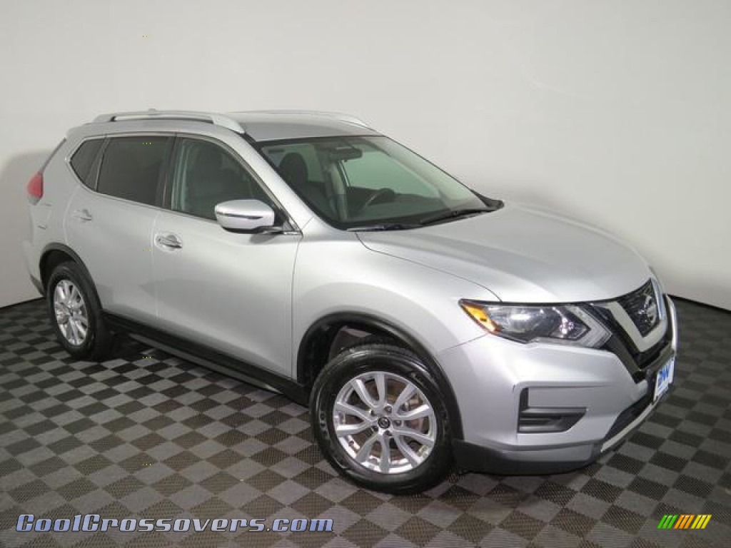 2017 Rogue SV AWD - Brilliant Silver / Charcoal photo #2