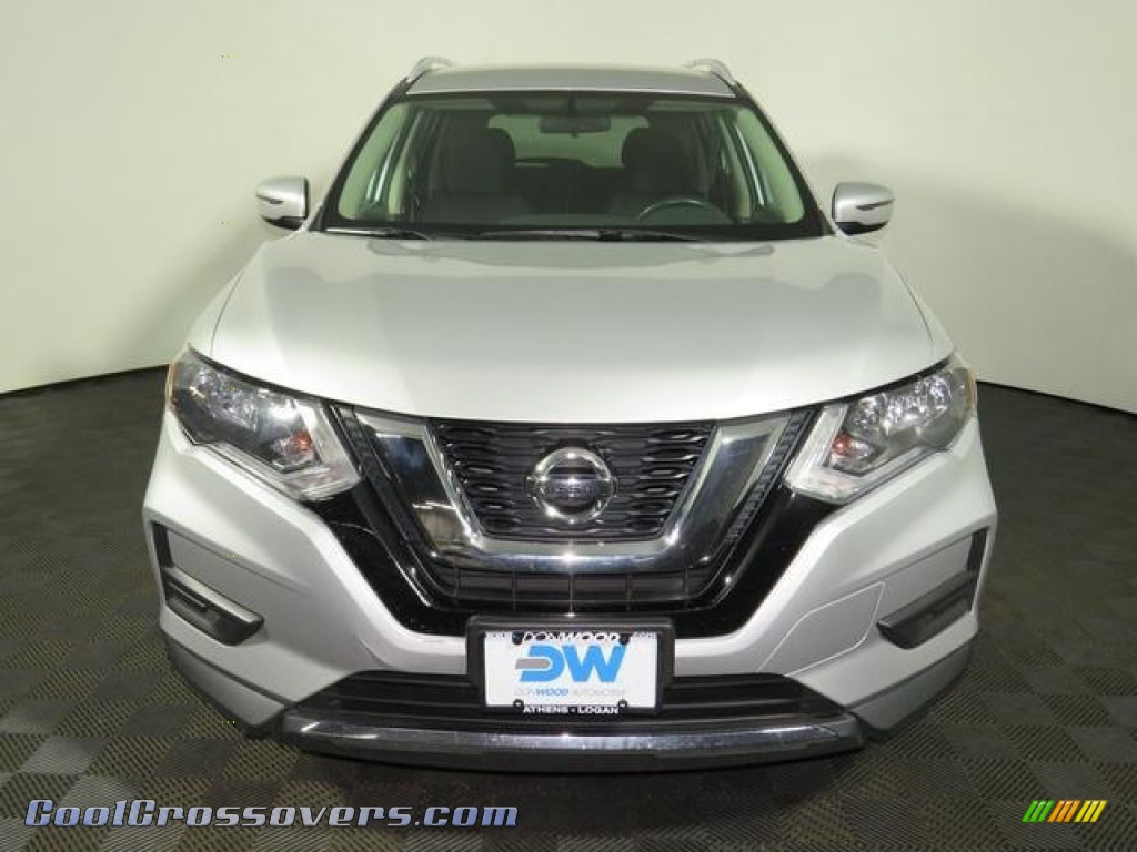 2017 Rogue SV AWD - Brilliant Silver / Charcoal photo #4
