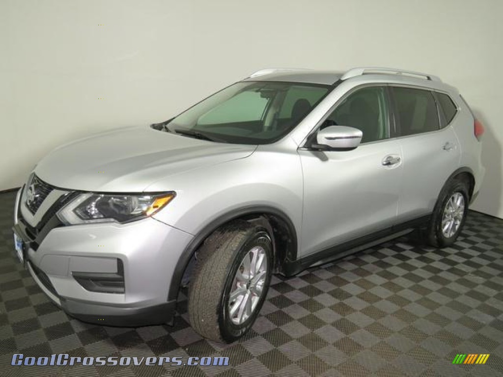 2017 Rogue SV AWD - Brilliant Silver / Charcoal photo #7
