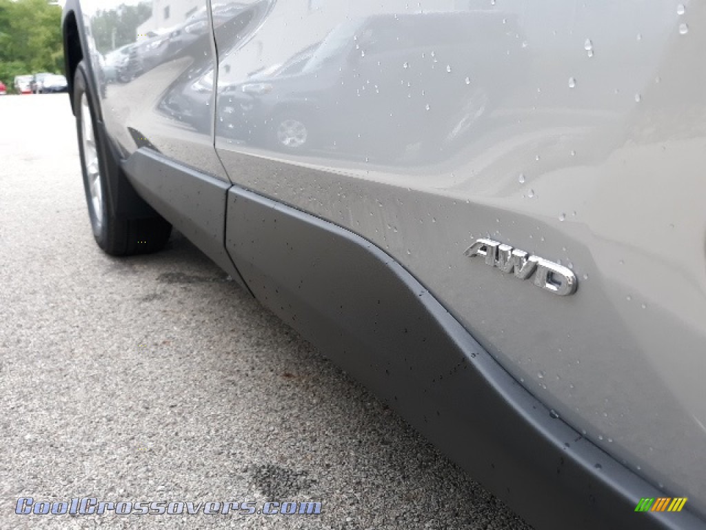 2020 RAV4 XLE AWD Hybrid - Silver Sky Metallic / Black photo #39