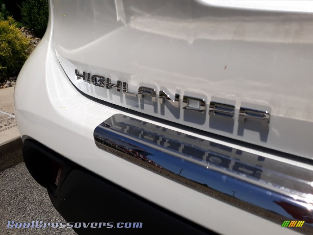 2020 Highlander XLE AWD - Blizzard White Pearl / Black photo #37