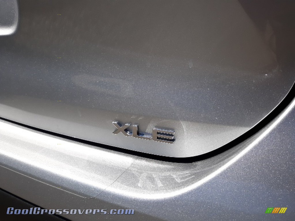 2020 Highlander Hybrid XLE AWD - Celestial Silver Metallic / Black photo #39