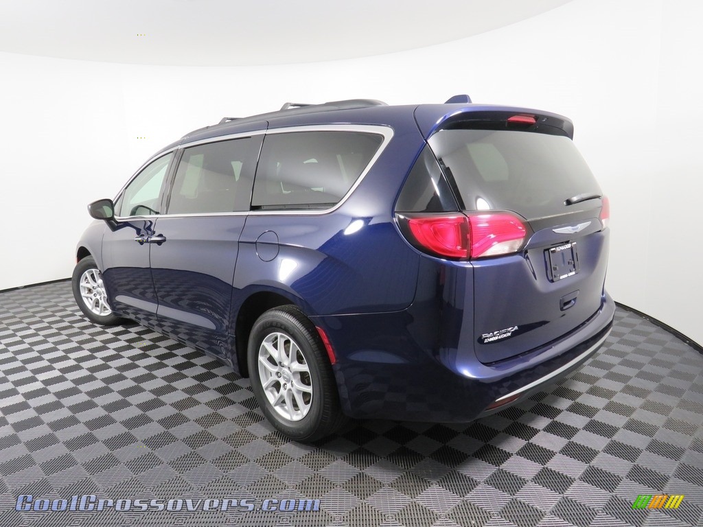 2017 Pacifica Touring L - Jazz Blue Pearl / Black/Alloy photo #11
