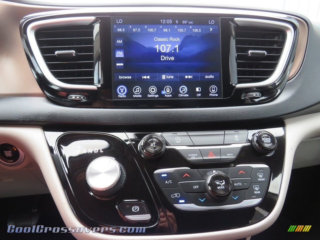 2017 Pacifica Touring L - Jazz Blue Pearl / Black/Alloy photo #29