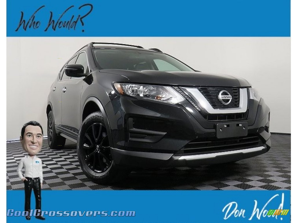 Magnetic Black / Charcoal Nissan Rogue SV AWD