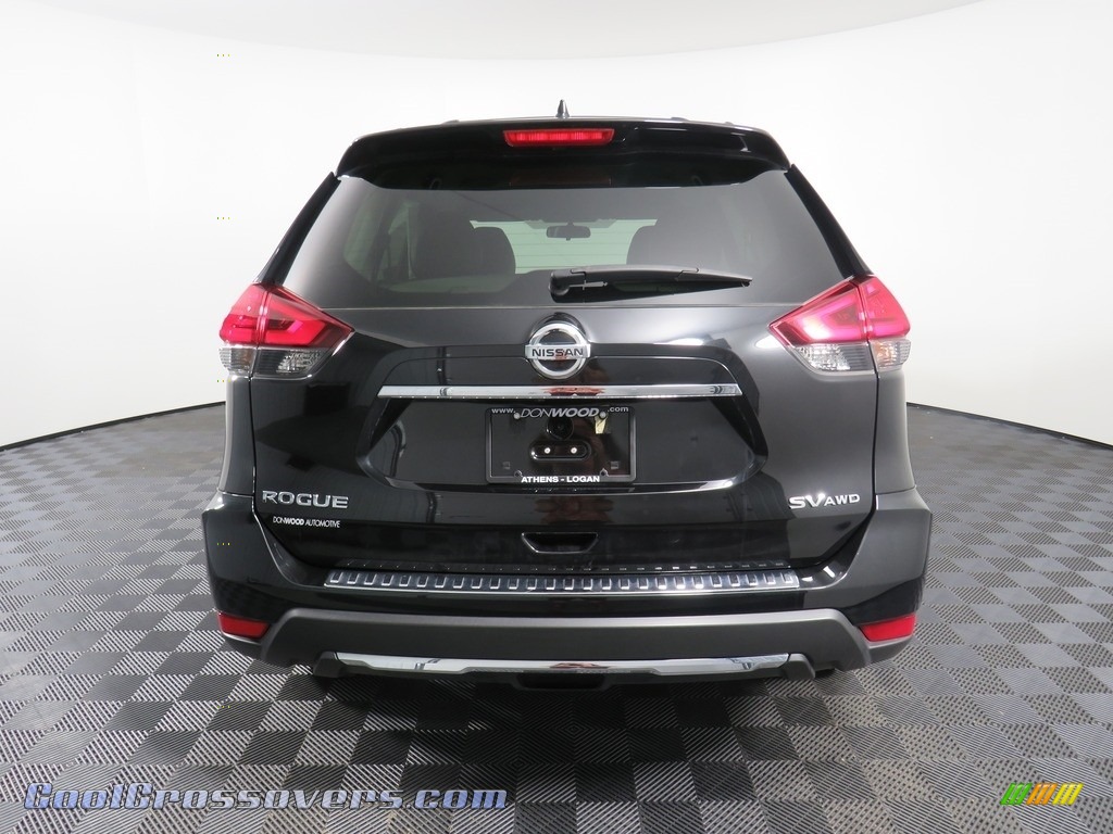 2017 Rogue SV AWD - Magnetic Black / Charcoal photo #12