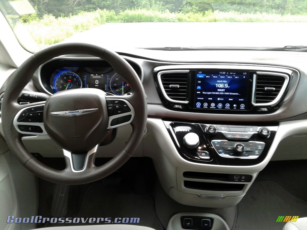 2017 Pacifica Touring L - Bright White / Cognac/Alloy/Toffee photo #19