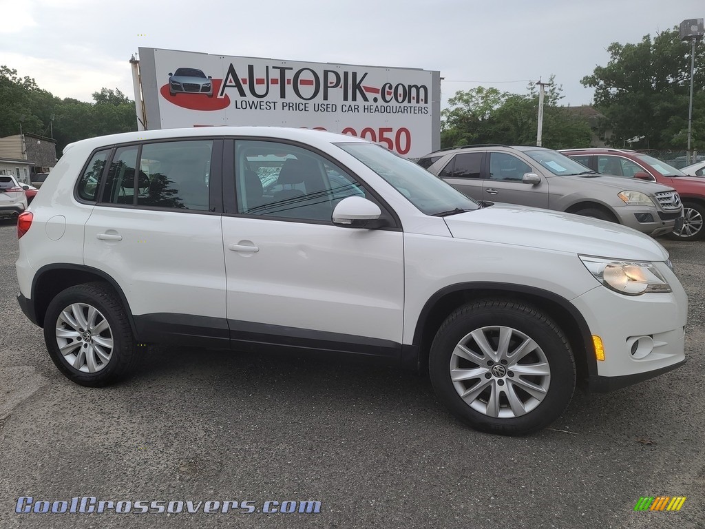 2010 Tiguan S 4Motion - Candy White / Charcoal photo #2
