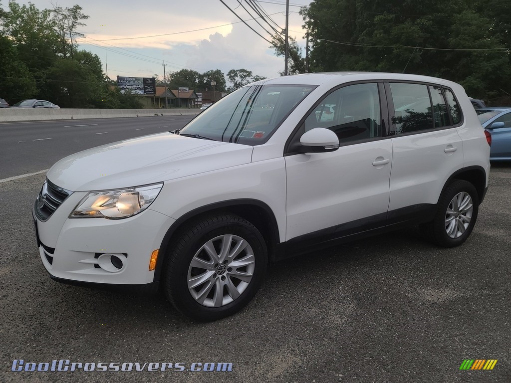 2010 Tiguan S 4Motion - Candy White / Charcoal photo #6