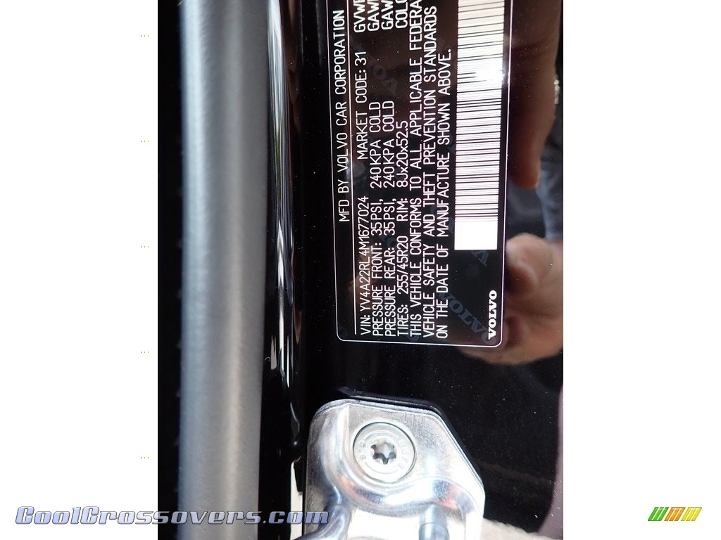 2021 XC60 T6 AWD Inscription - Onyx Black Metallic / Charcoal photo #11