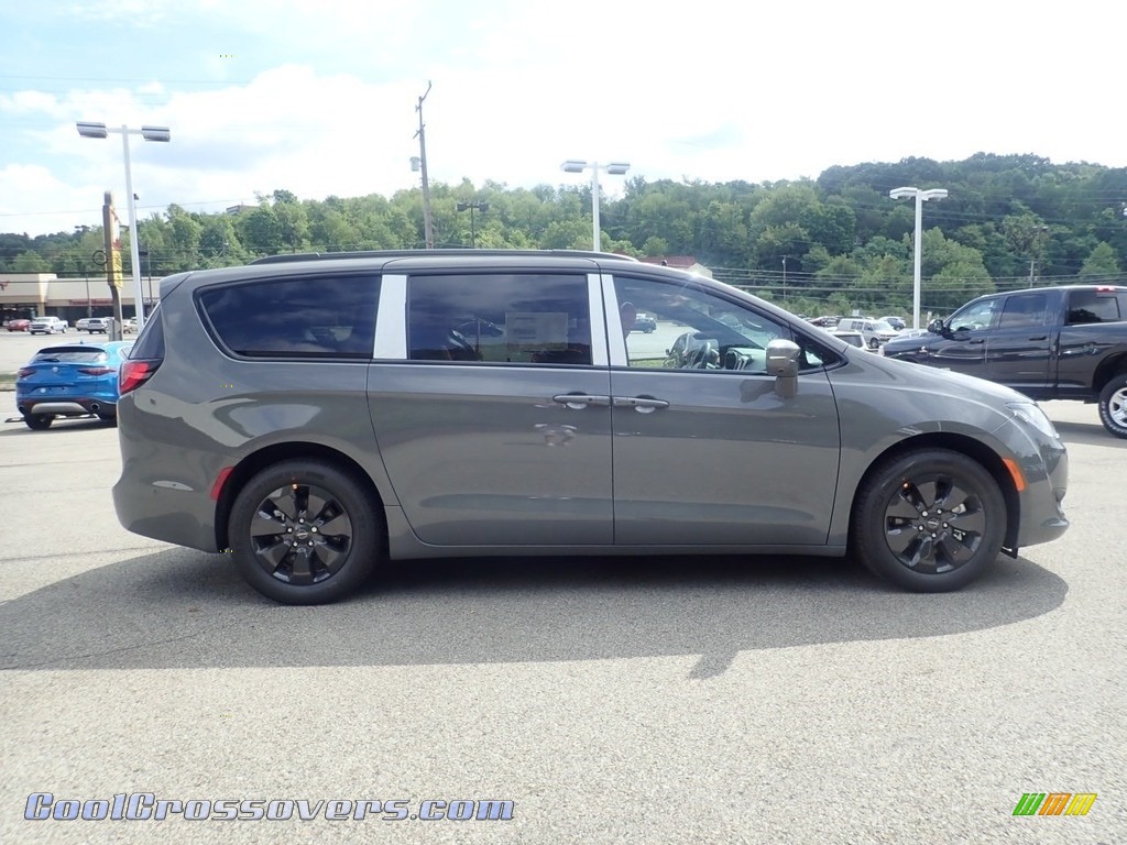 2020 Pacifica Hybrid Limited - Ceramic Grey / Rodeo Red photo #4