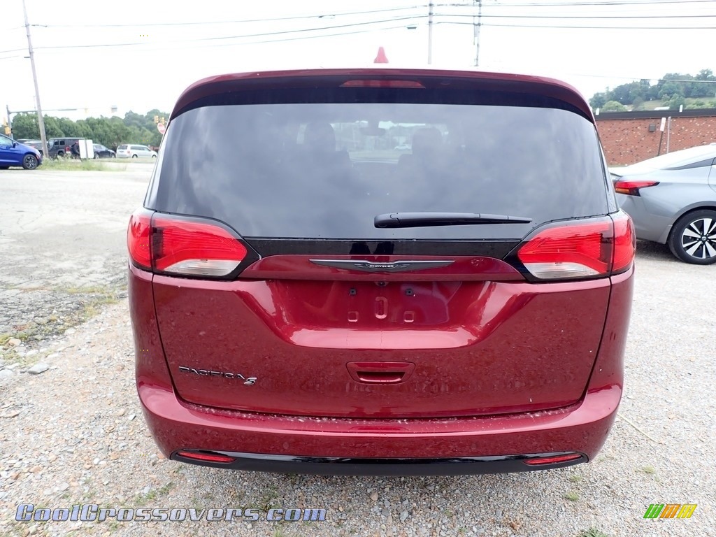 2020 Pacifica Touring - Velvet Red Pearl / Black photo #4