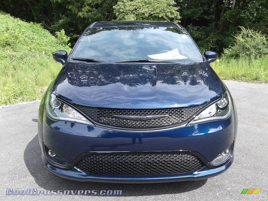 2020 Pacifica Touring - Jazz Blue Pearl / Black photo #3
