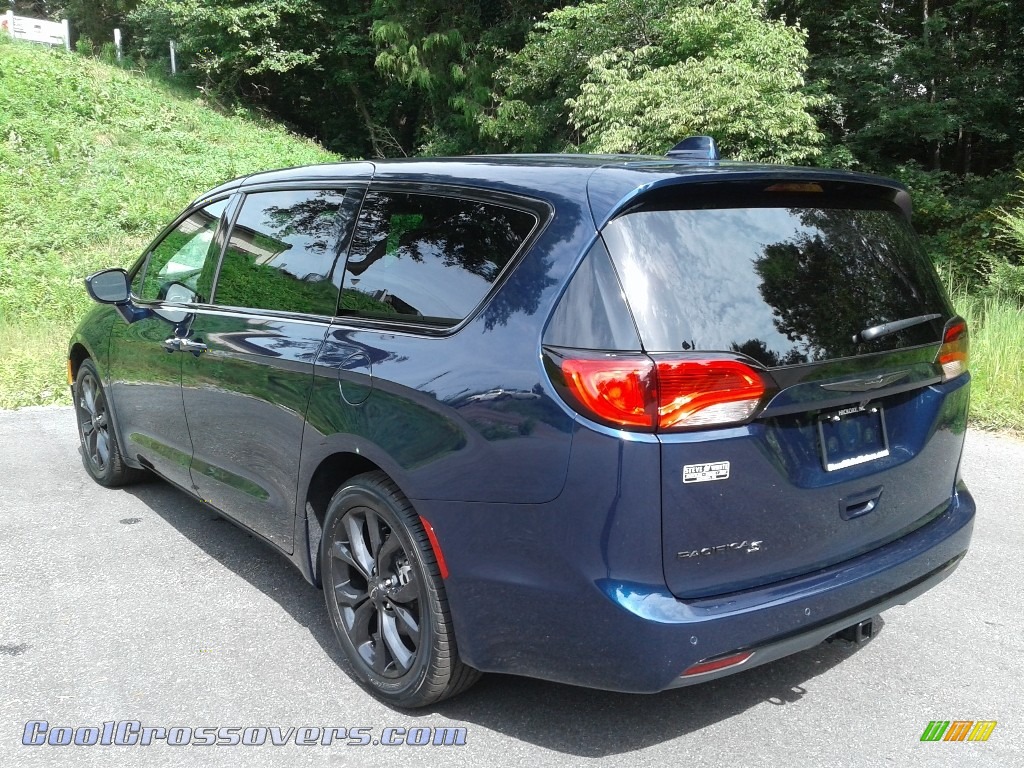 2020 Pacifica Touring - Jazz Blue Pearl / Black photo #8