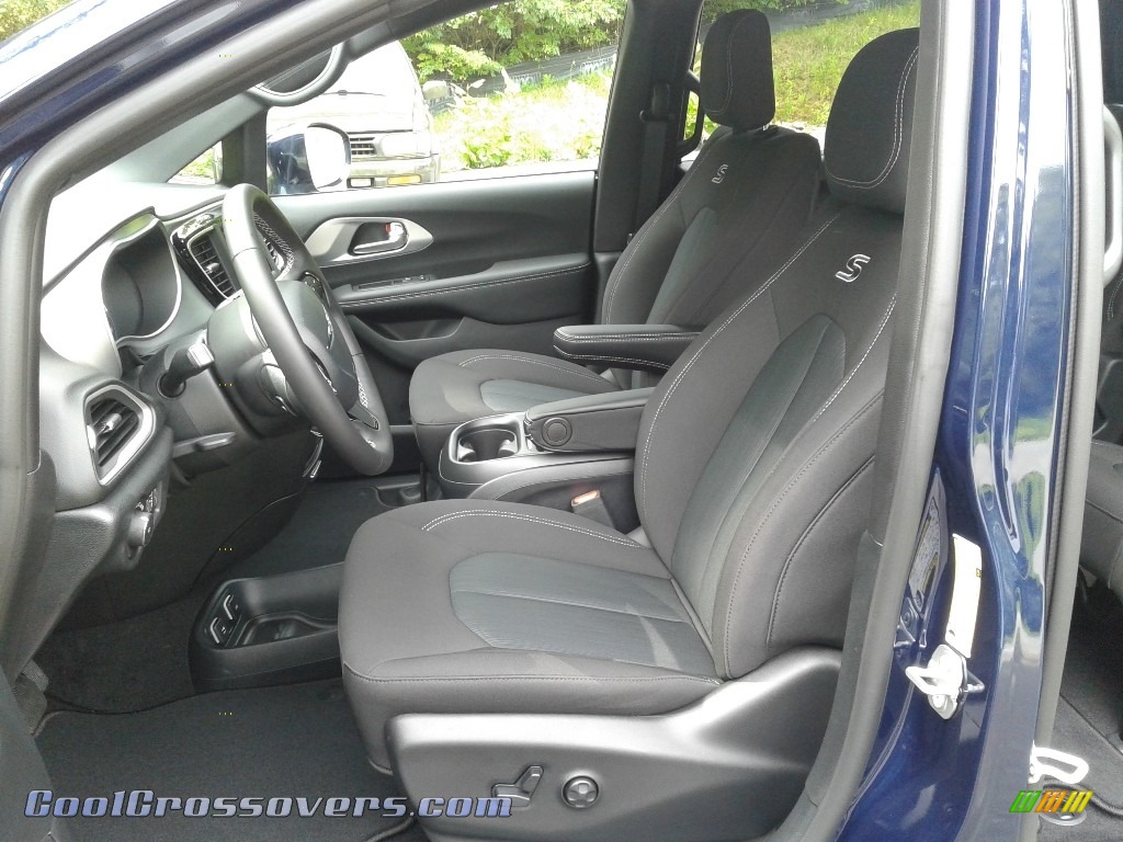 2020 Pacifica Touring - Jazz Blue Pearl / Black photo #10