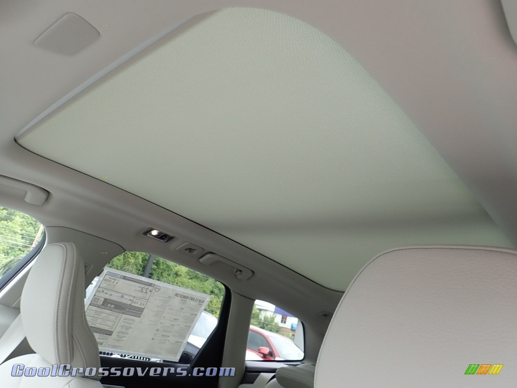 2021 XC60 T6 AWD Momentum - Crystal White Metallic / Blonde/Charcoal photo #12