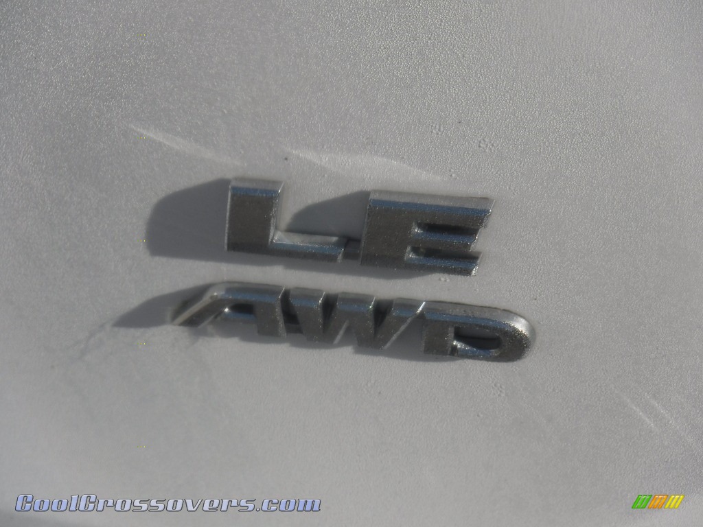 2018 RAV4 LE AWD - Super White / Black photo #15