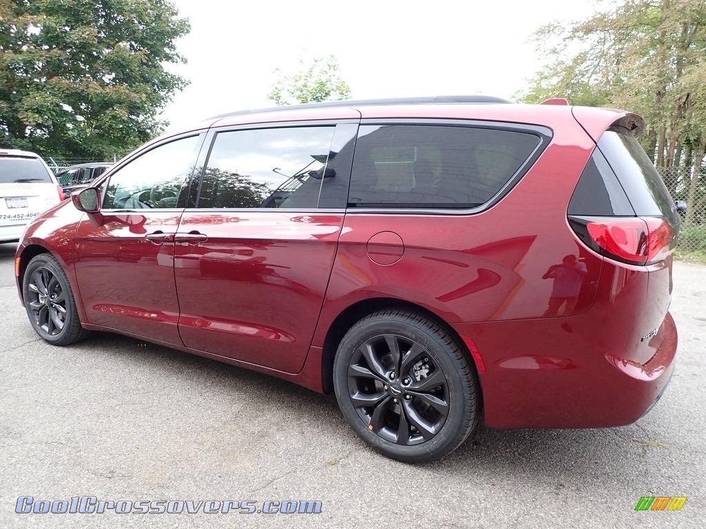2020 Pacifica Touring L - Velvet Red Pearl / Black photo #8