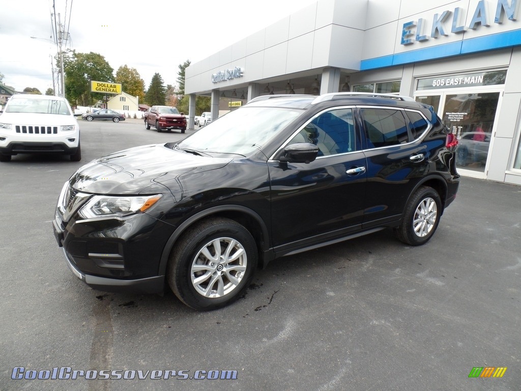 Magnetic Black / Charcoal Nissan Rogue SV AWD