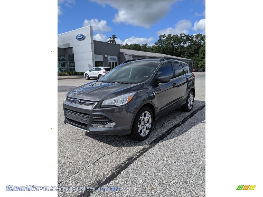 Magnetic Metallic / Charcoal Black Ford Escape SE 4WD