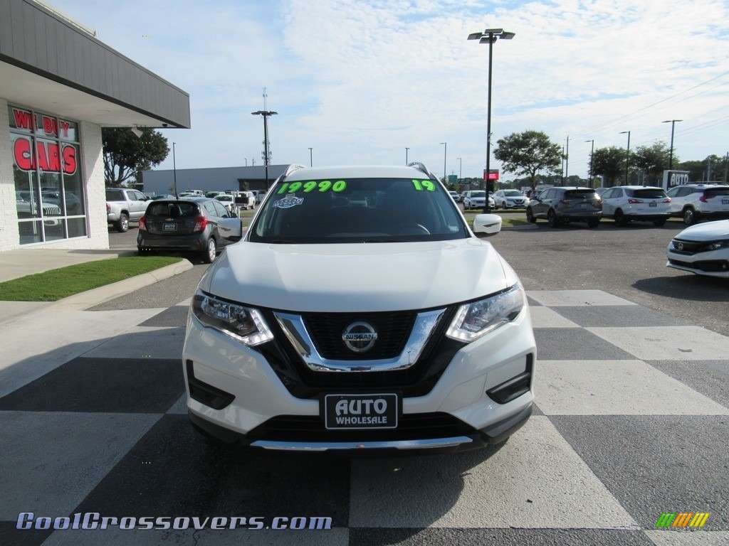 2019 Rogue SV AWD - Pearl White / Charcoal photo #2