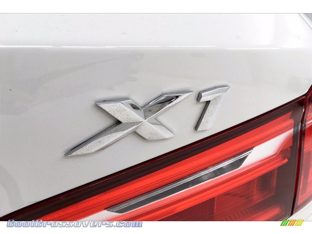 2017 X1 xDrive28i - Alpine White / Black photo #7