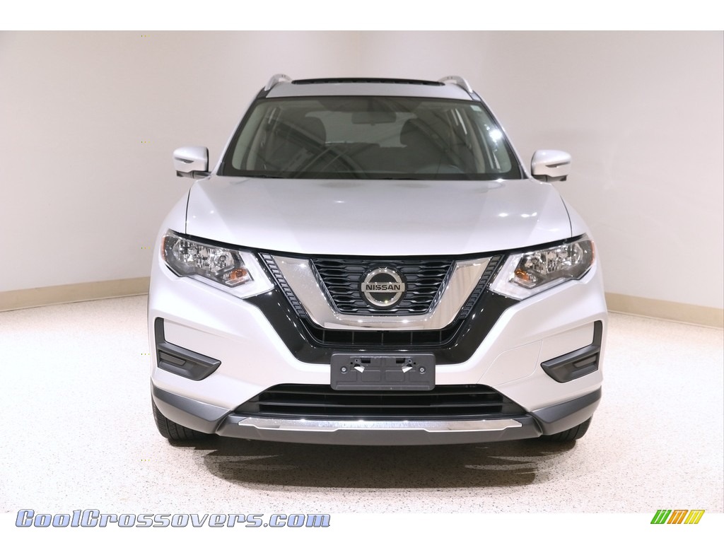 2018 Rogue SV AWD - Brilliant Silver / Charcoal photo #2