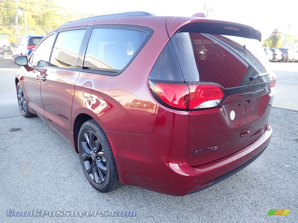 2020 Pacifica Touring L - Velvet Red Pearl / Black photo #4