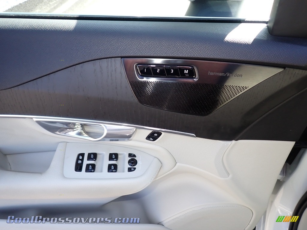 2020 XC90 T6 AWD Momentum - Crystal White Metallic / Blond photo #16