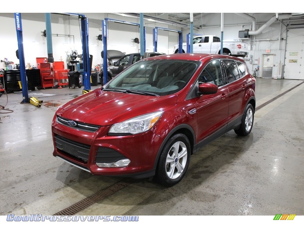 Ruby Red Metallic / Charcoal Black Ford Escape SE