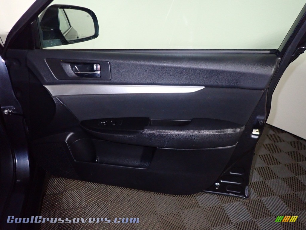 2011 Outback 2.5i Premium Wagon - Graphite Gray Metallic / Off Black photo #24
