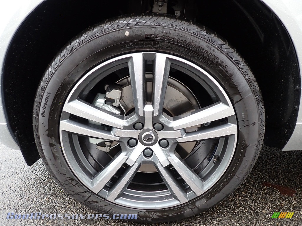 2021 XC60 T6 AWD Momentum - Bright Silver Metallic / Charcoal photo #6