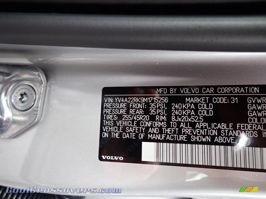 2021 XC60 T6 AWD Momentum - Bright Silver Metallic / Charcoal photo #11