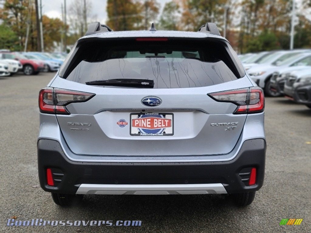 2021 Outback Limited XT - Ice Silver Metallic / Gray photo #7