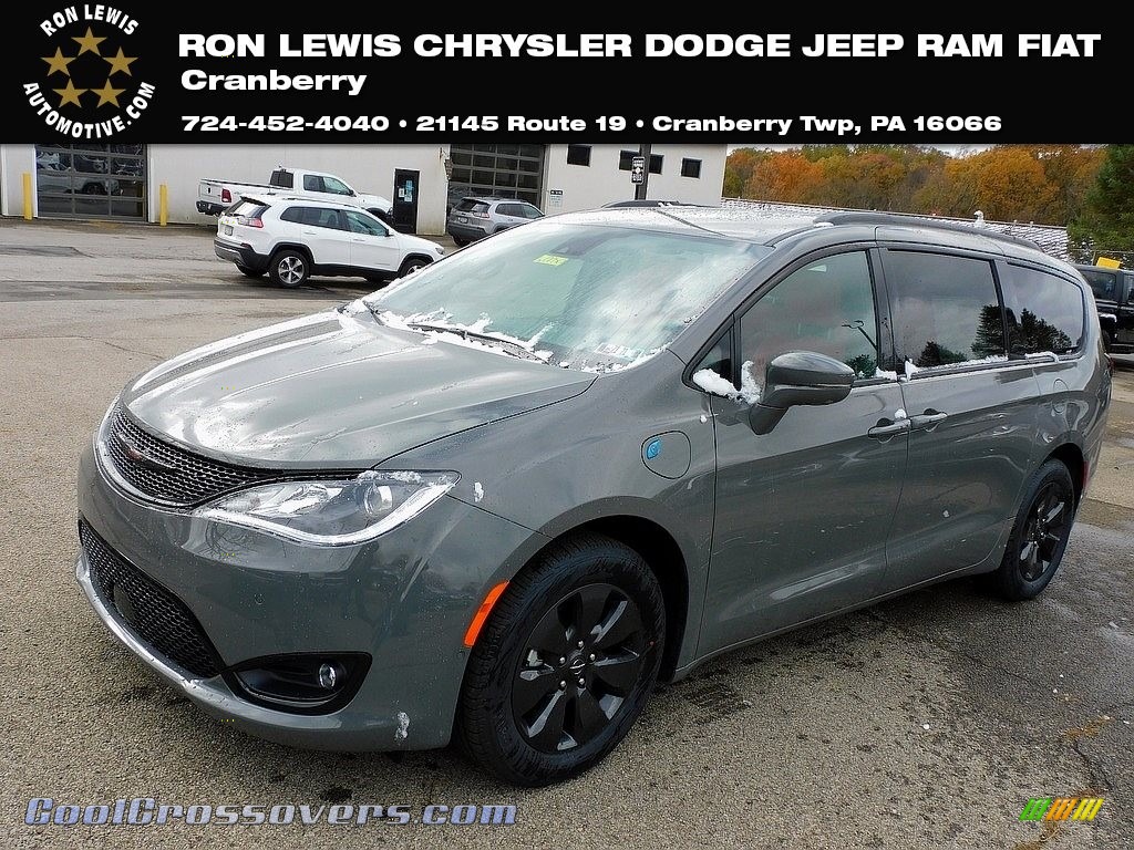 Ceramic Grey / Rodeo Red Chrysler Pacifica Hybrid Limited