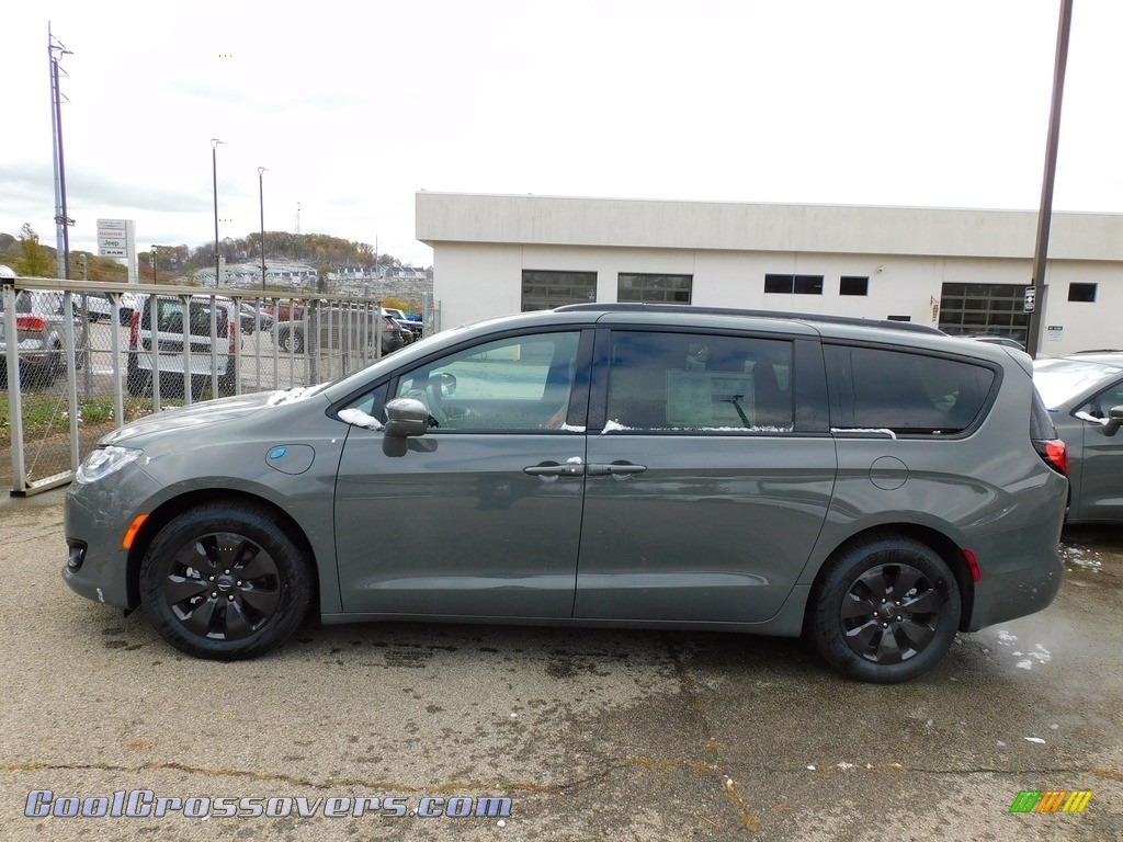 2020 Pacifica Hybrid Limited - Ceramic Grey / Rodeo Red photo #9