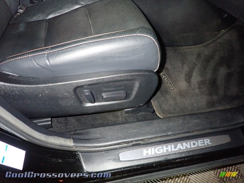 2014 Highlander XLE AWD - Attitude Black Metallic / Ash photo #28