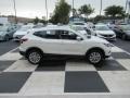 Nissan Rogue SV Pearl White Tricoat photo #3