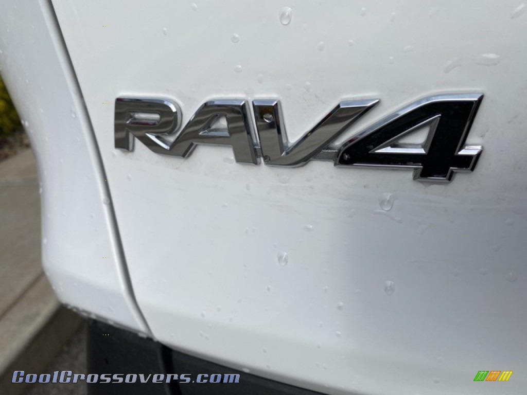 2021 RAV4 XLE AWD Hybrid - Super White / Light Gray photo #31
