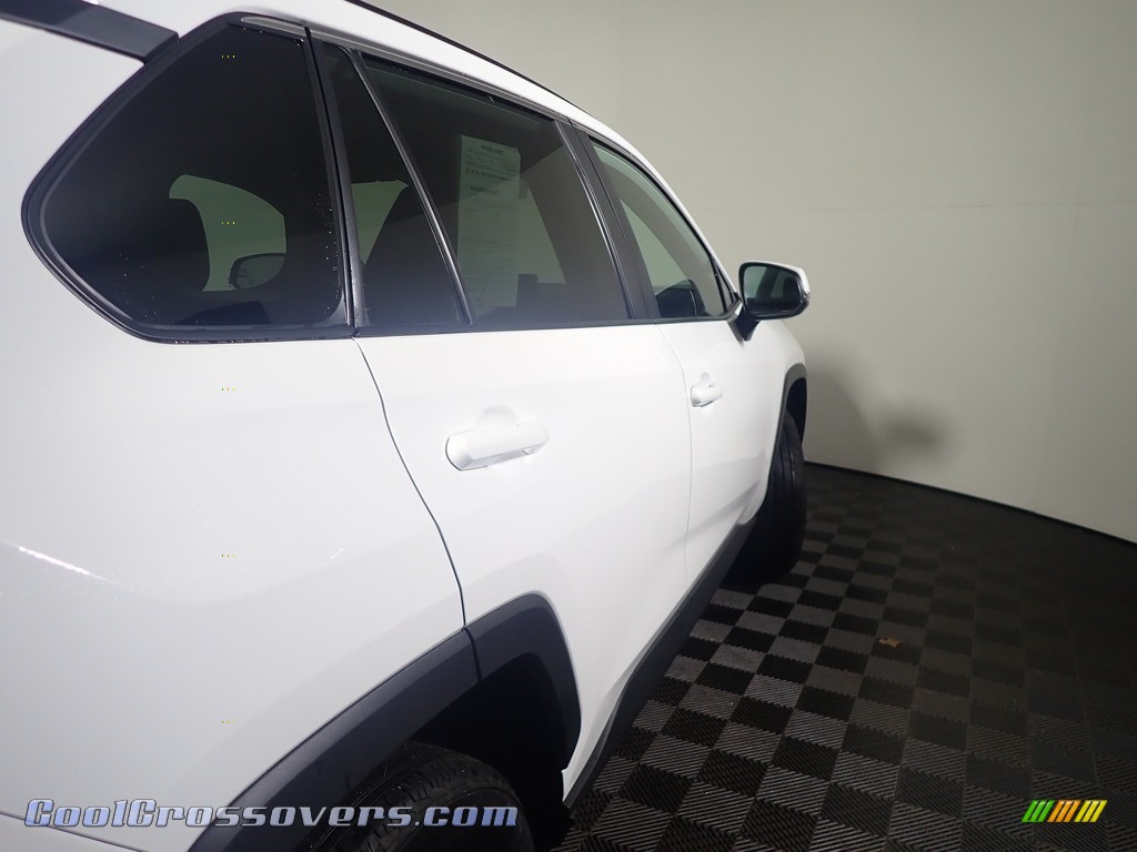 2020 RAV4 XLE AWD - Super White / Black photo #21
