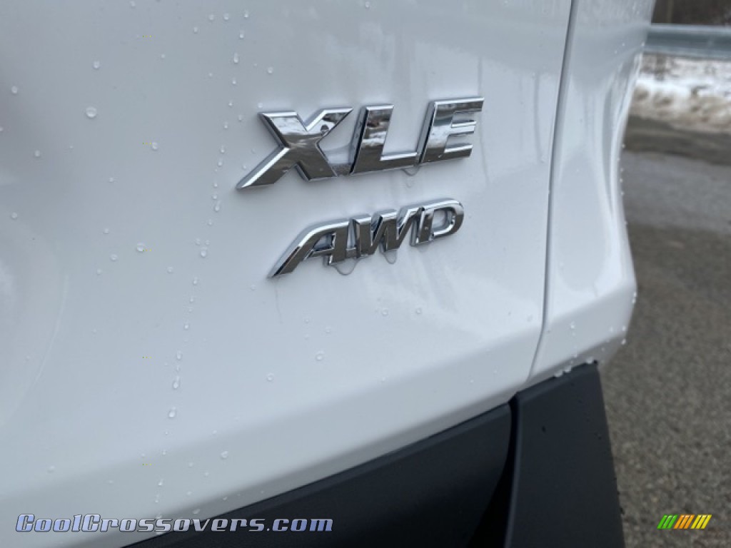 2021 RAV4 XLE AWD - Super White / Black photo #22