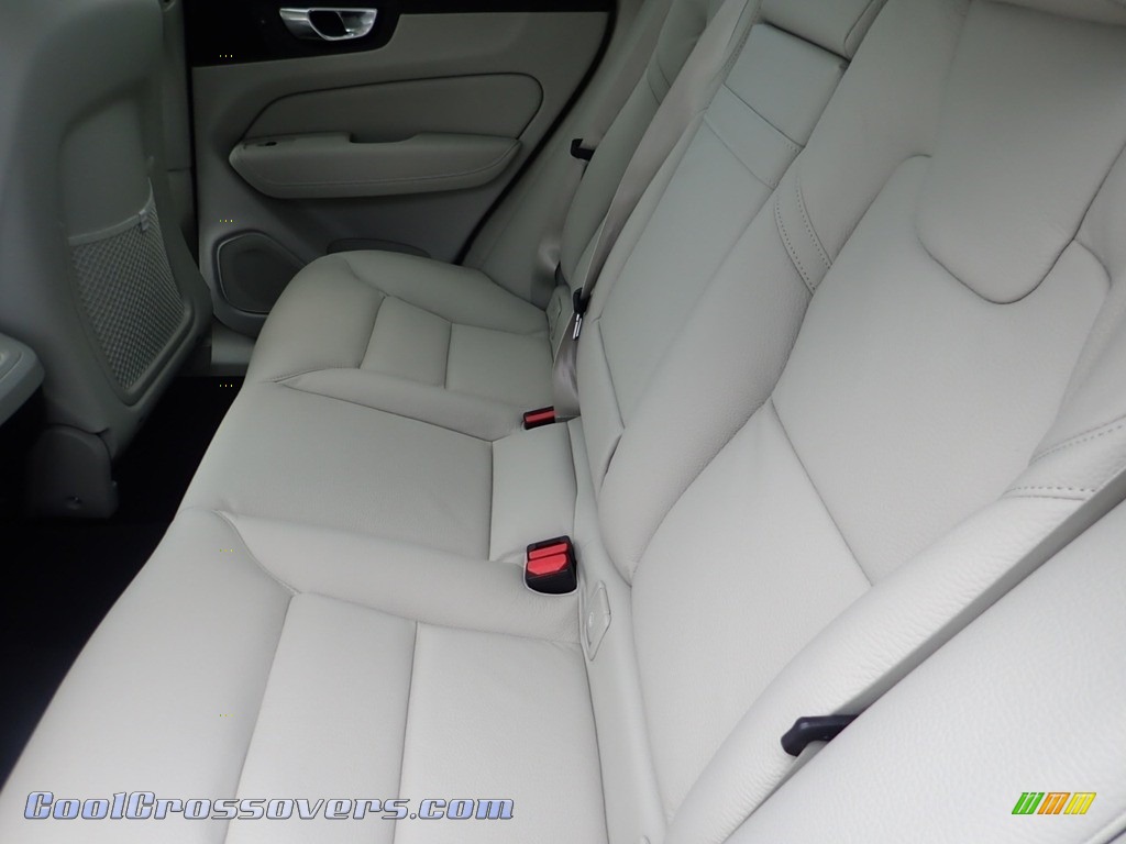 2021 XC60 T5 AWD Momentum - Crystal White Metallic / Blonde/Charcoal photo #8