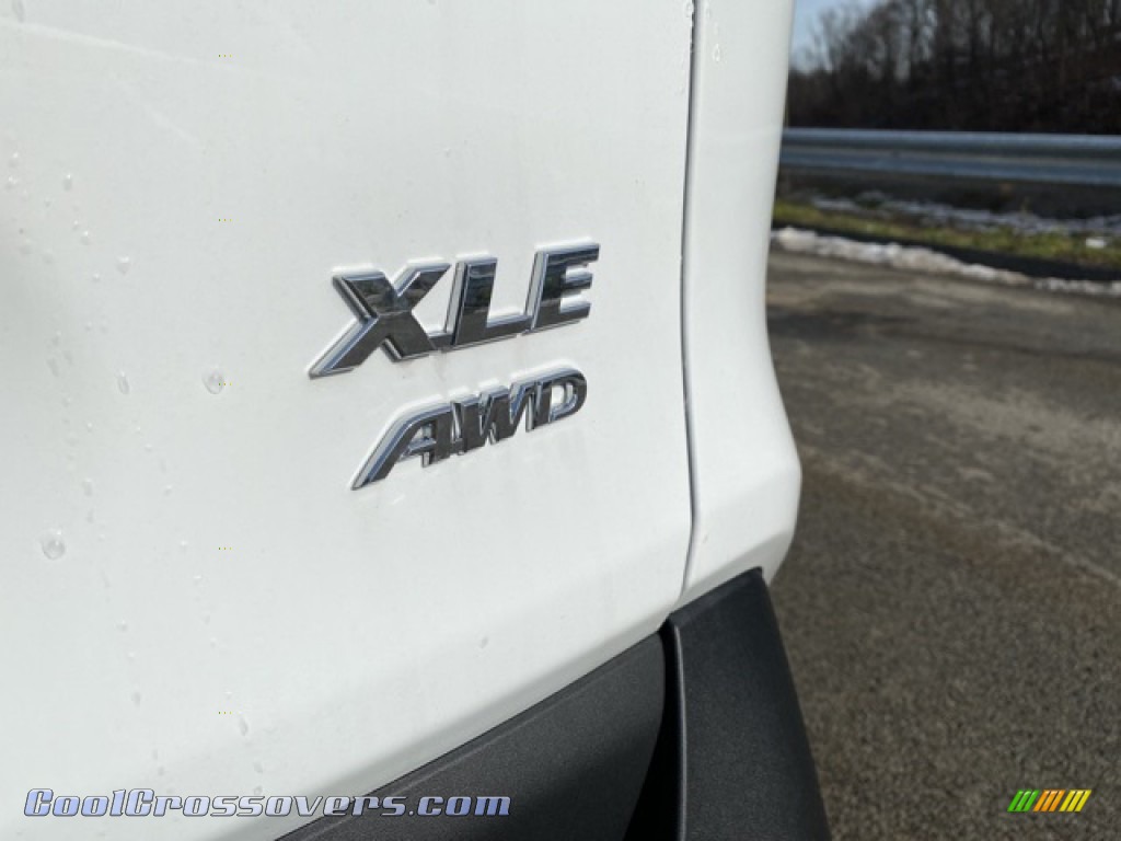 2021 RAV4 XLE AWD - Super White / Light Gray photo #23