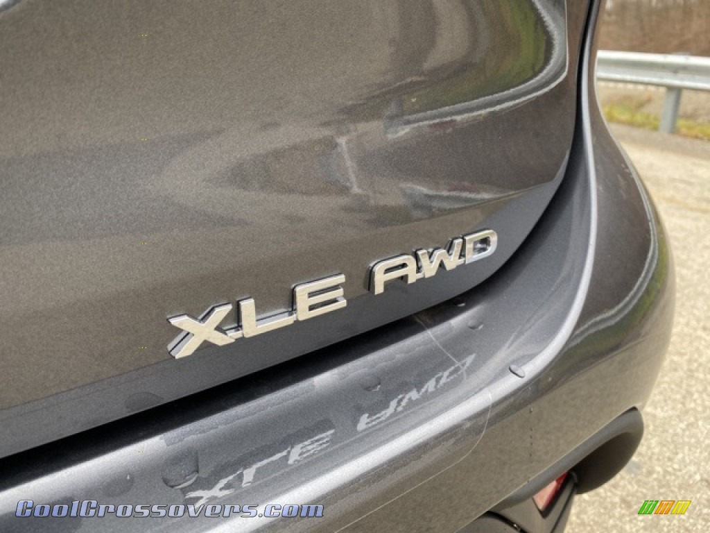 2021 Highlander XLE AWD - Magnetic Gray Metallic / Black photo #25