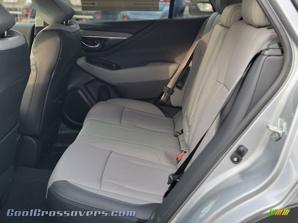 2021 Outback Limited XT - Ice Silver Metallic / Gray photo #9