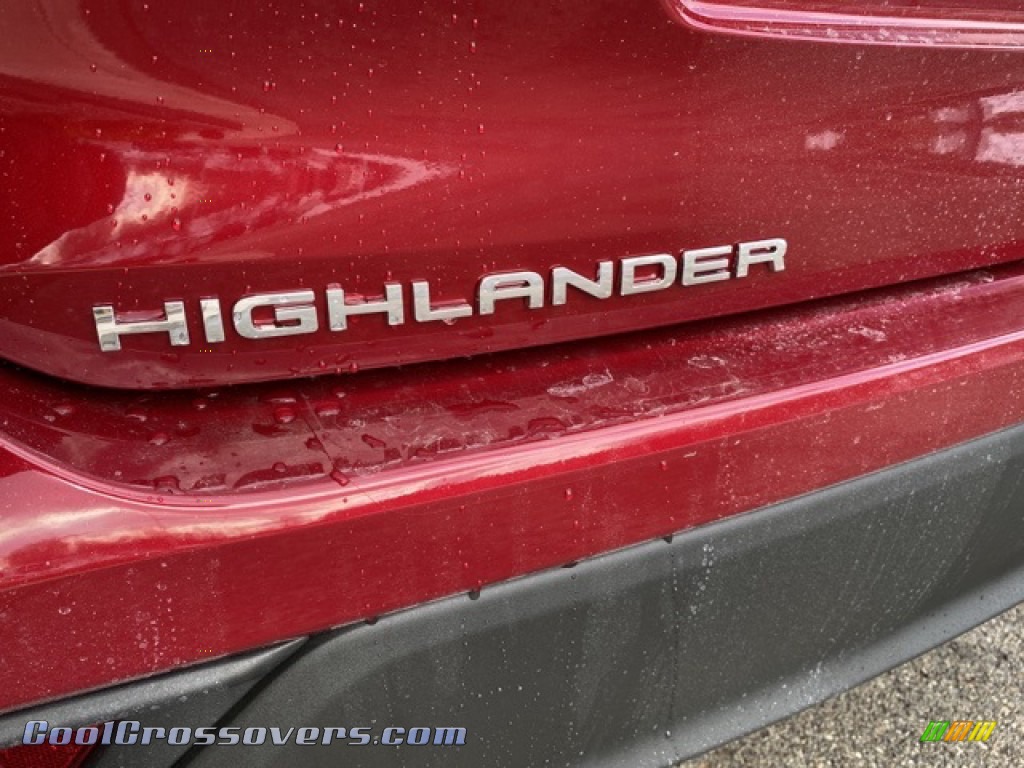 2021 Highlander XLE AWD - Ruby Flare Pearl / Black photo #25